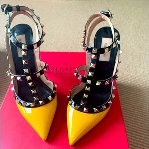Valentino patent rockstud cage pump
